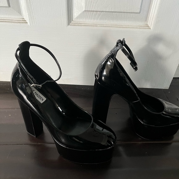 Steve Madden Black Patent Leather Platforms Size 10 - Picture 10 of 11